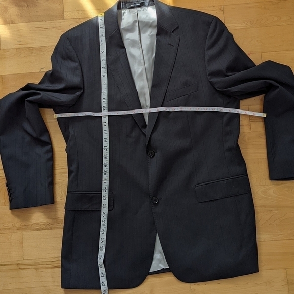 Hugo Boss dark blue striped 100% virgin wool blazer size 44L - Picture 3 of 11